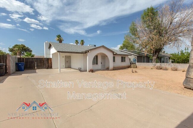 Building Photo - 2054 W Portobello Ave