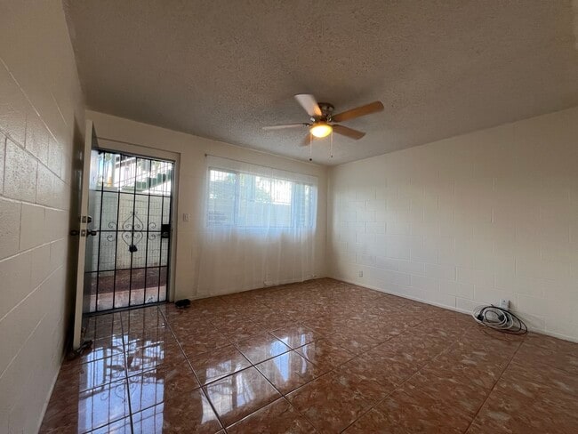 Building Photo - 4280 Salt Lake Blvd
