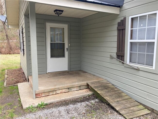 Building Photo - 412 Rabun Rd