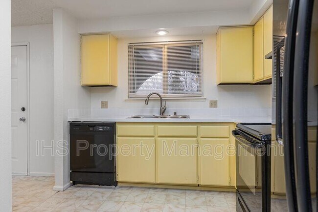 Building Photo - 915 S Huntington Pl