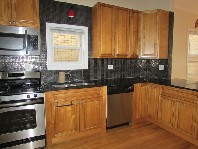 Building Photo - 1655 N Mozart St