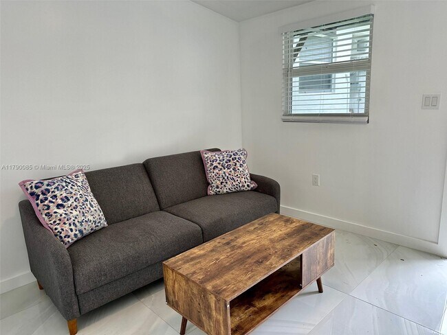 Foto del edificio - 2340 SW 26th Ln