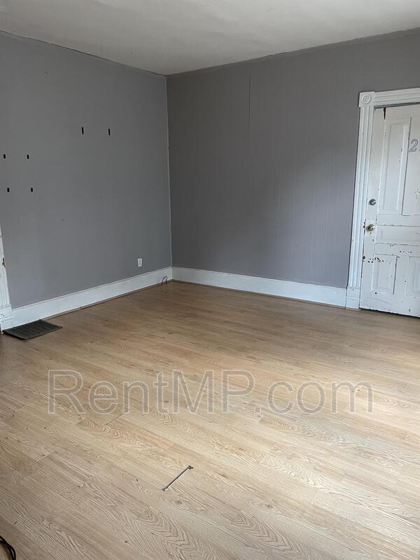 Building Photo - 1015 S Lansing St