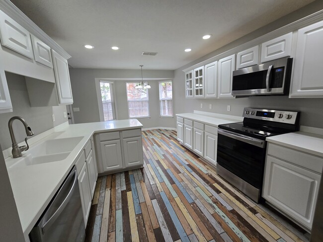 Building Photo - 817 Maricopa Dr