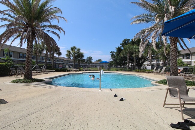 Building Photo - Spacious 3-Bed, 2.5-Bath Townhome Steps from Blue Wahoos Stadium & Palafox Street with Upgraded K...