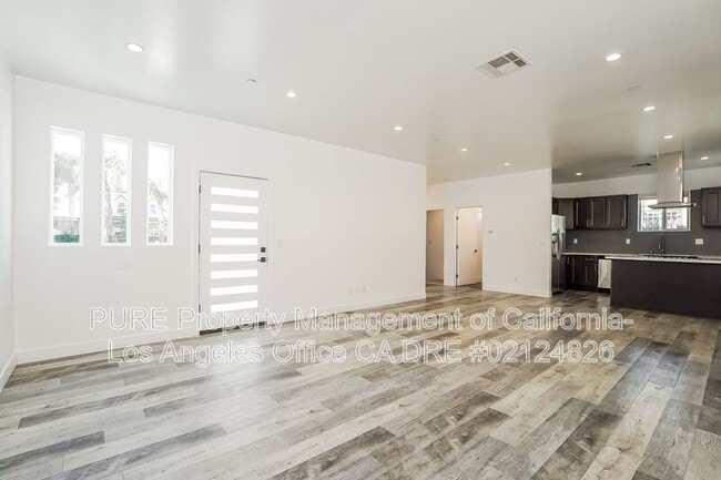 Photo - 1340 N Kenmore Ave House