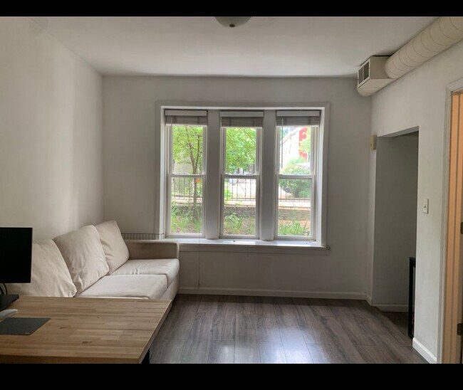 Foto del edificio - 2316 W Belden Ave