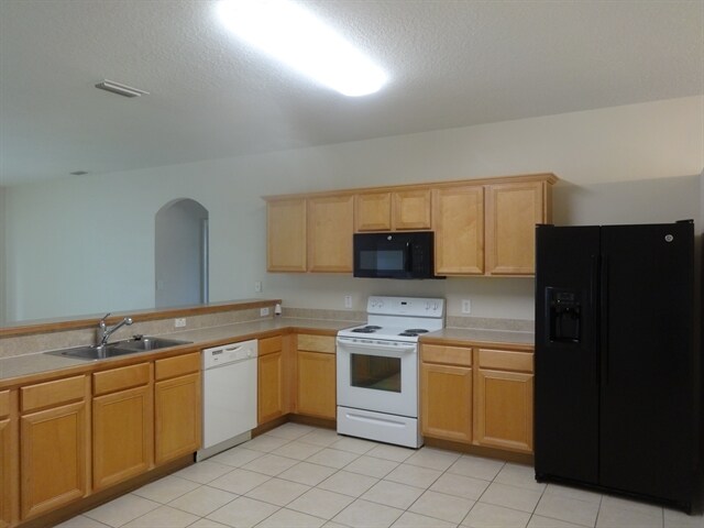Building Photo - 810 Dunkirk Ave NW