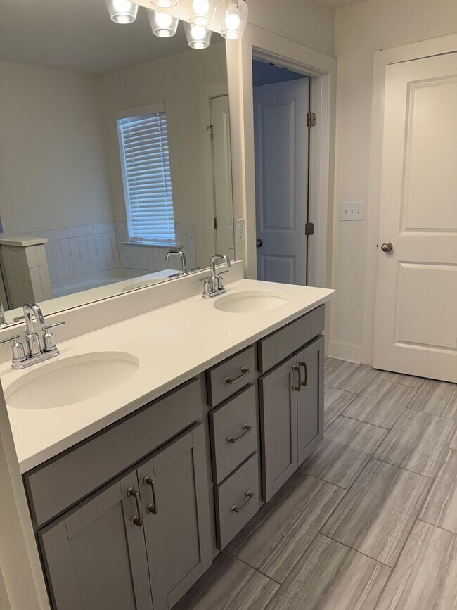 Foto del edificio - Modern 3-Bedroom Townhome in Winder, GA – ...