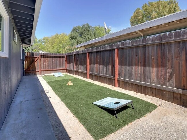 Sideyard - 1212 Drake Dr