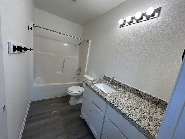 Building Photo - 329 Berry St