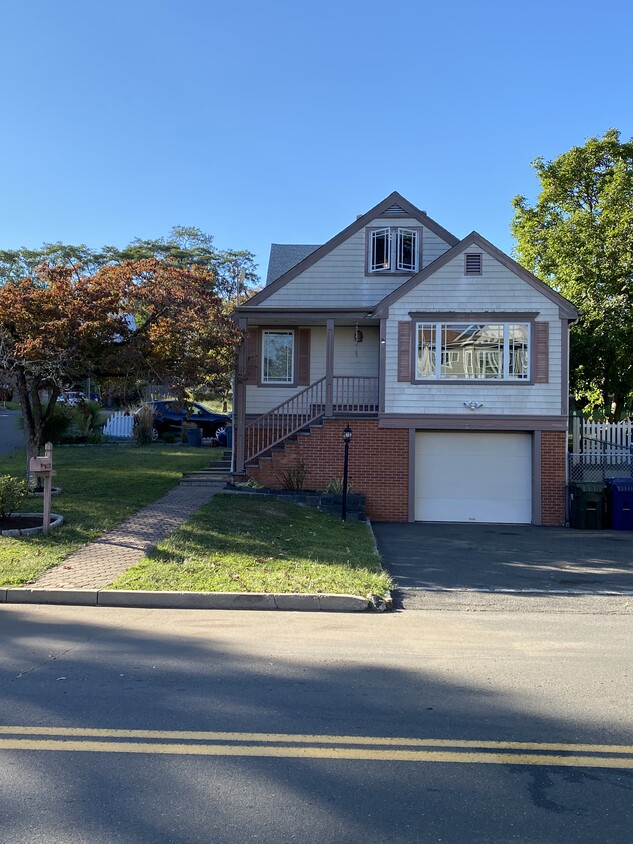 Primary Photo - 272 Castle Ave