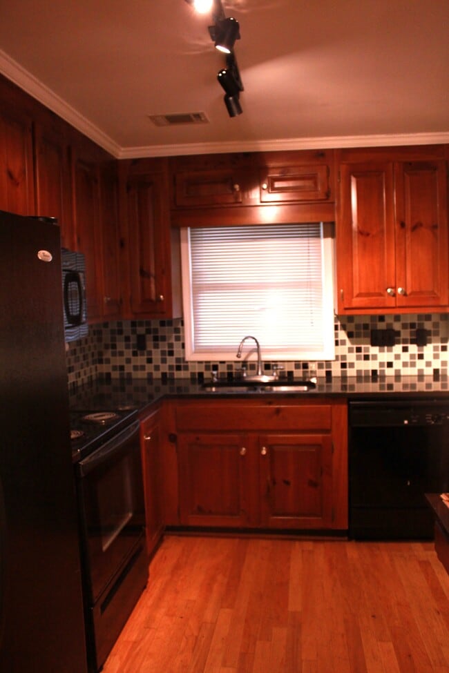 Building Photo - 135 Towergate Pl