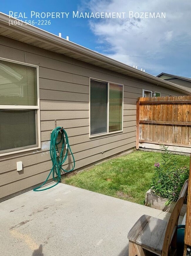 Building Photo - 170 Talon Way