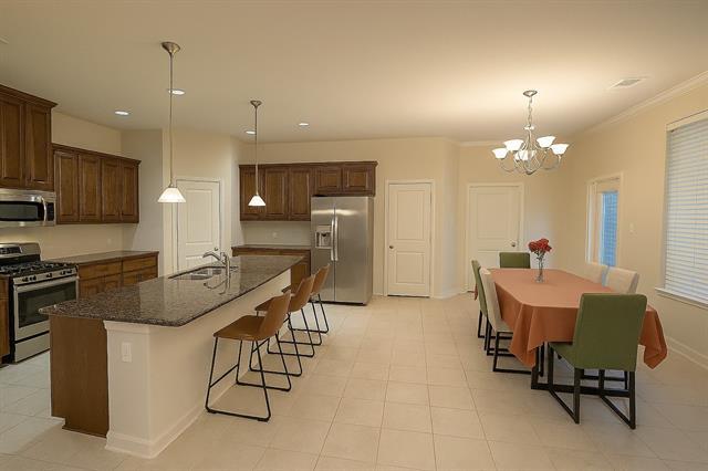 Foto del edificio - 6687 DeLeon St