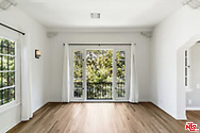 Foto del edificio - 815 N Harper Ave