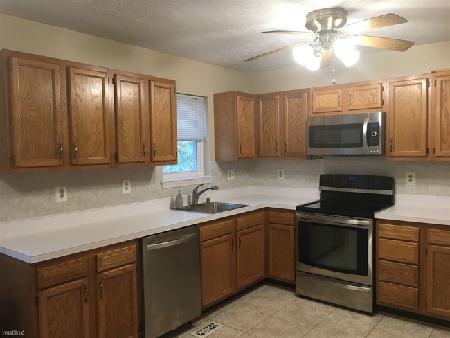 Building Photo - 3 br, 2.5 bath House - 1014 Sundown Rd
