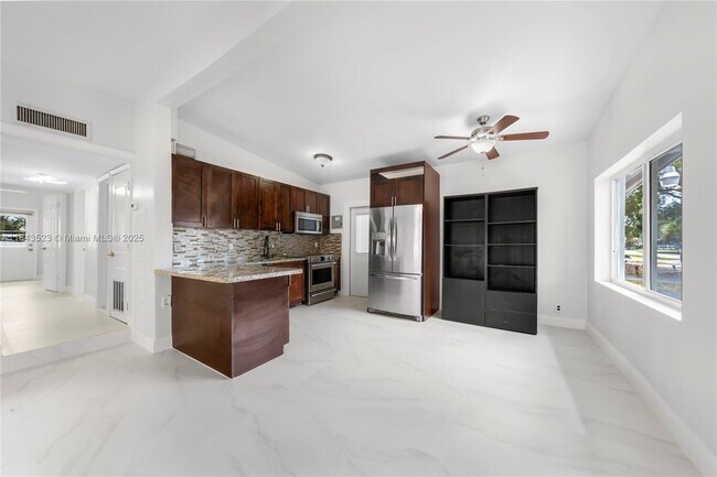 Foto del edificio - 3341 SW 21st St
