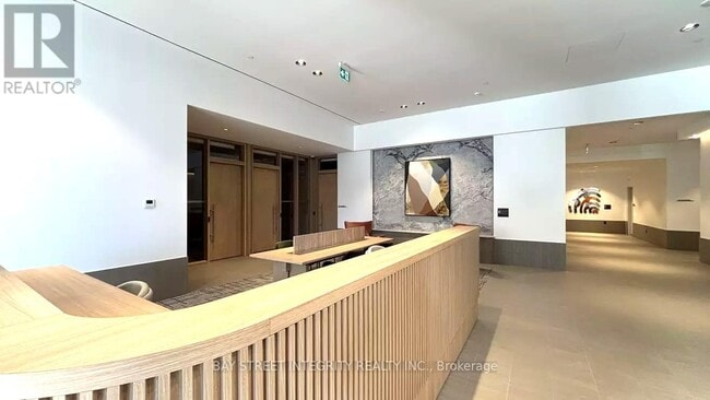 Photo du bâtiment - 395 Square One Dr