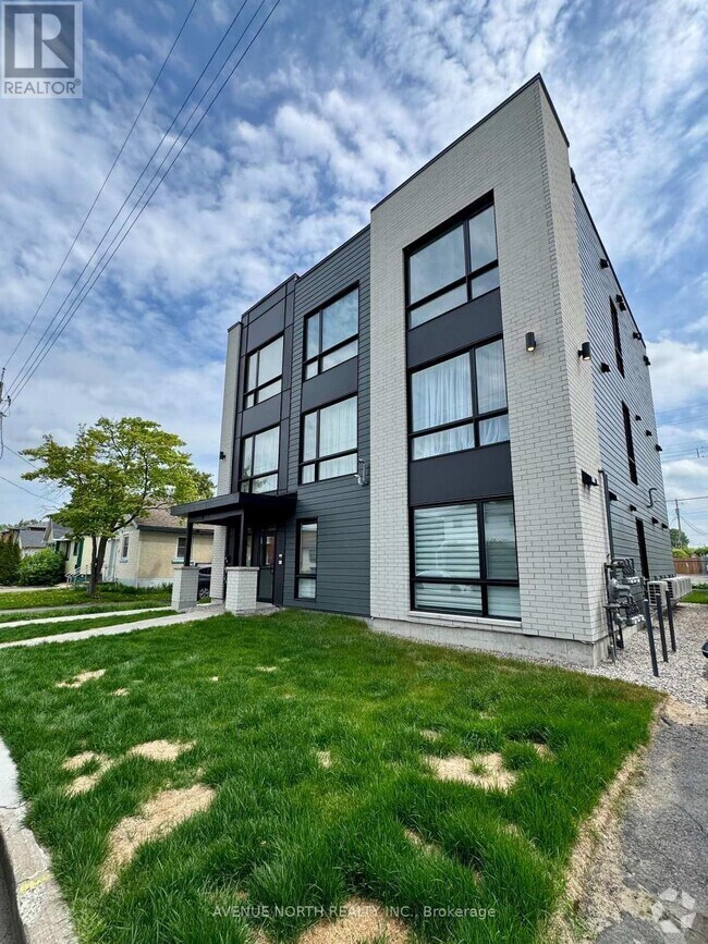 Building Photo - 391-391 Dieppe St