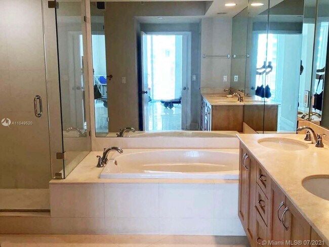 Foto del edificio - 2831 N Ocean Blvd
