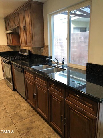 Foto del edificio - 327 E Live Oak St