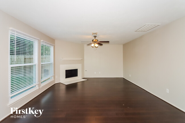 Foto del edificio - 10447 Falling Rapids Ct