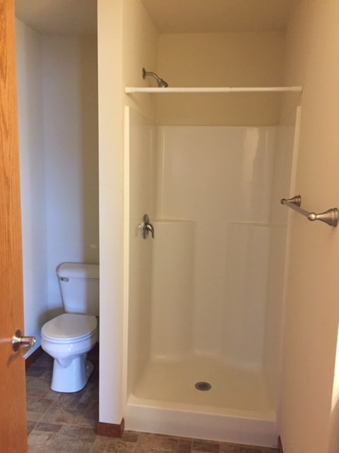 Building Photo - 145 Community Dr