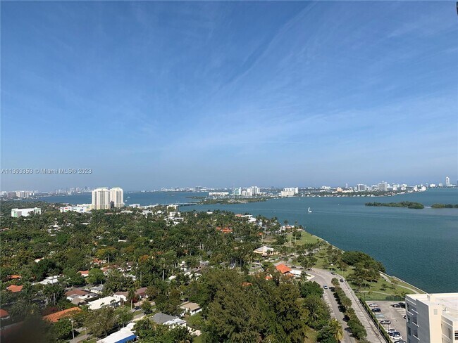 Foto del edificio - 780 NE 69th St