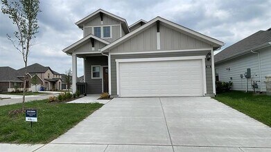 Building Photo - 902 Tulip Trl