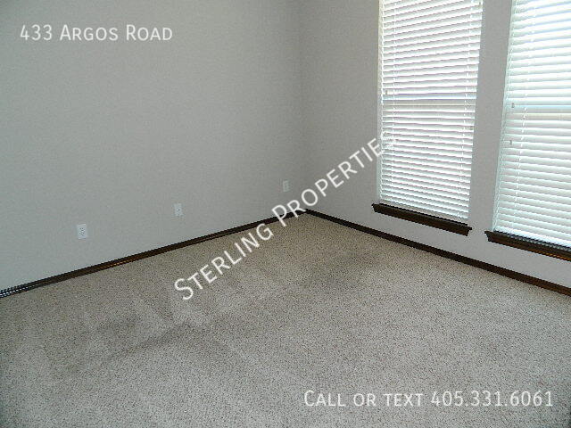 Foto del edificio - 433 Argos Rd