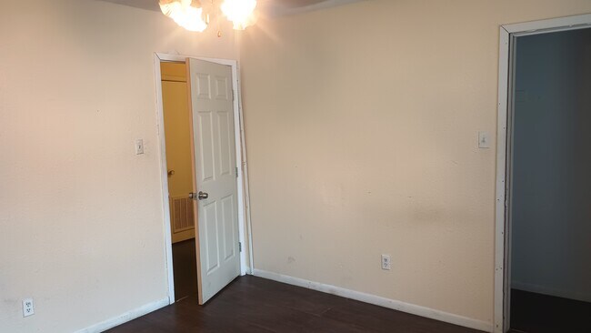 Dormitorio delantero. - 3412 Victoria Cir