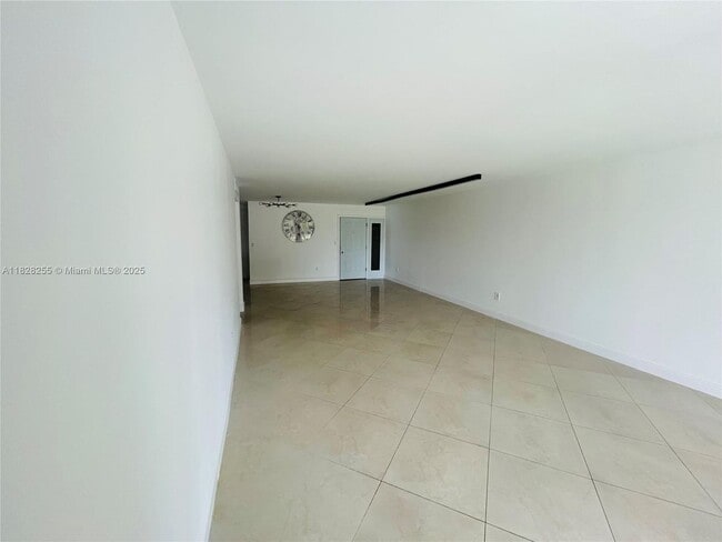 Foto del edificio - 1750 NE 191st St