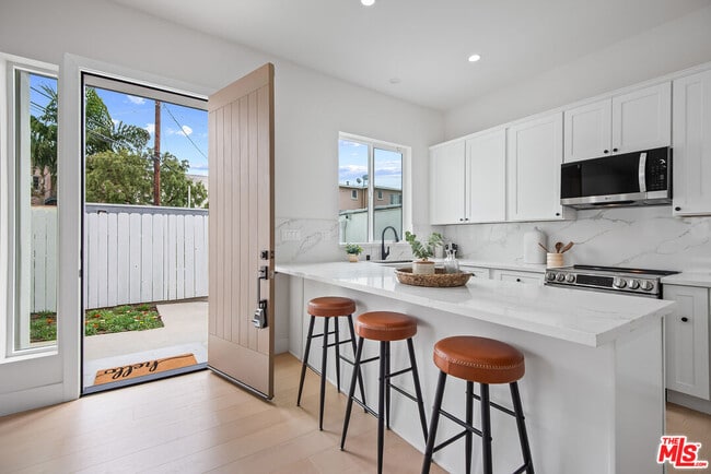 Foto del edificio - 3626 E 1st St