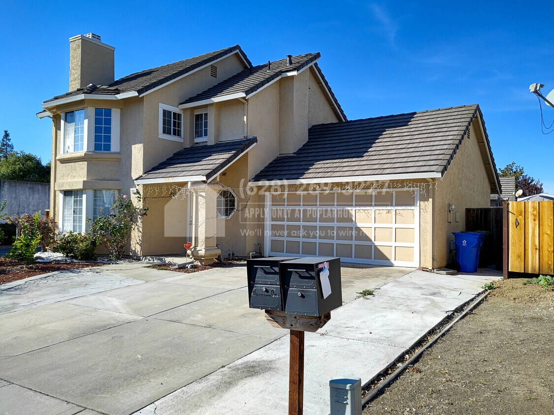 Primary Photo - 405 Fieldstone Dr