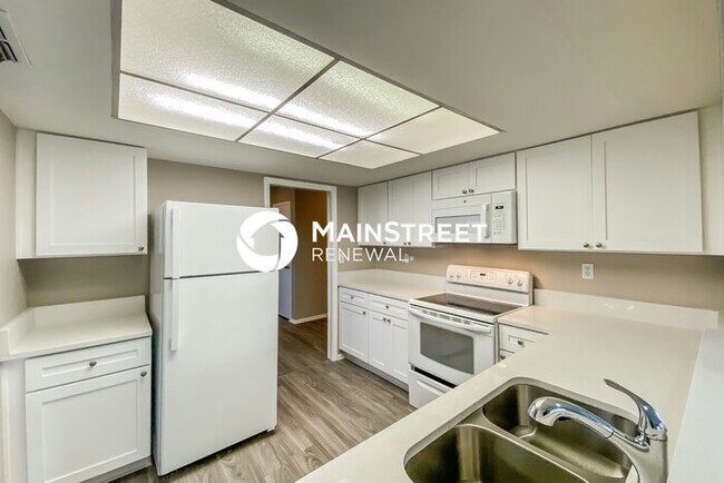 Building Photo - 3 Bedroom Pet-Friendly Home in New Port Ri...