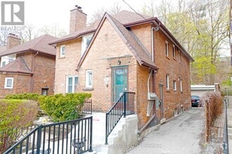Building Photo - 6 Poplar Plains Crescent