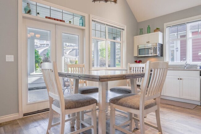 Photo du bâtiment - 2450 Radio Tower Rd