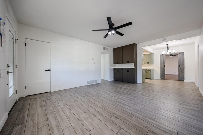 Foto del edificio - 2816 N 33rd Pl