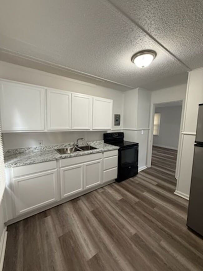 Building Photo - 853 Congaree Dr