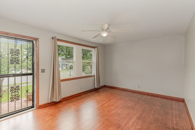 Foto del edificio - Charming 3 Bedroom 1 Bath Home in West Park!