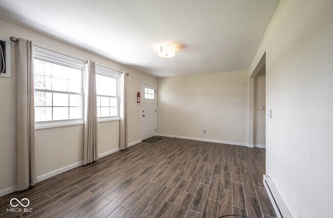 Foto del edificio - 140 Maple Park Dr