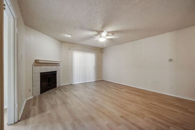 Foto del edificio - Spacious Richardson Condo with washer-dryer connections