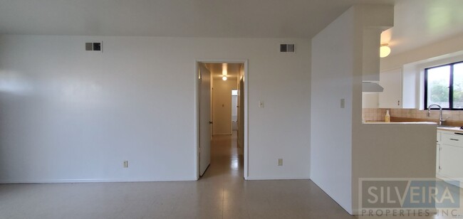 Building Photo - Three Bedroom Home In Santa Maria!