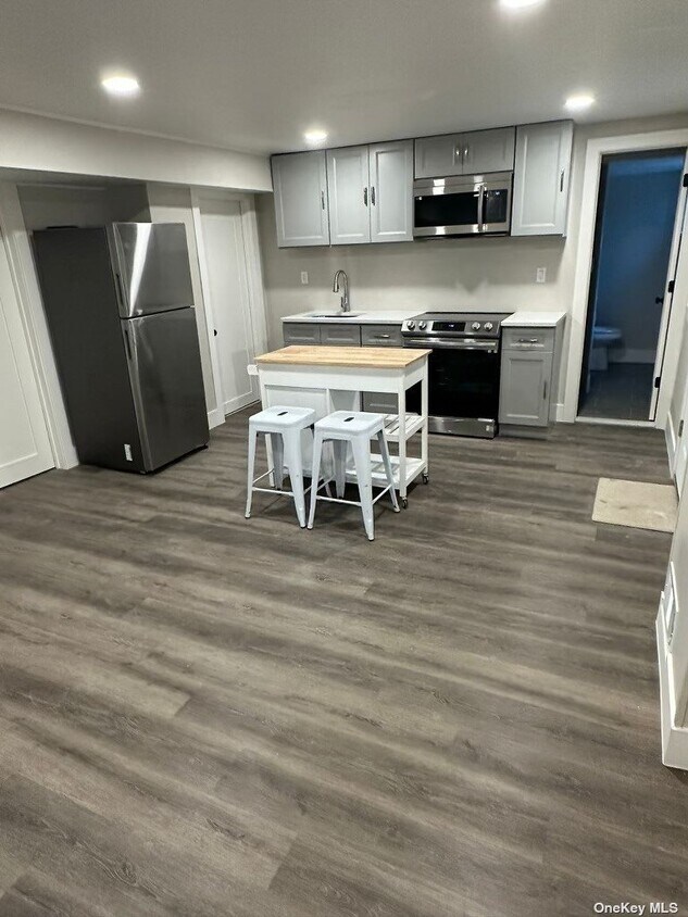 7 Dale Ln, Hauppauge, NY 11788 House Rental in Hauppauge, NY