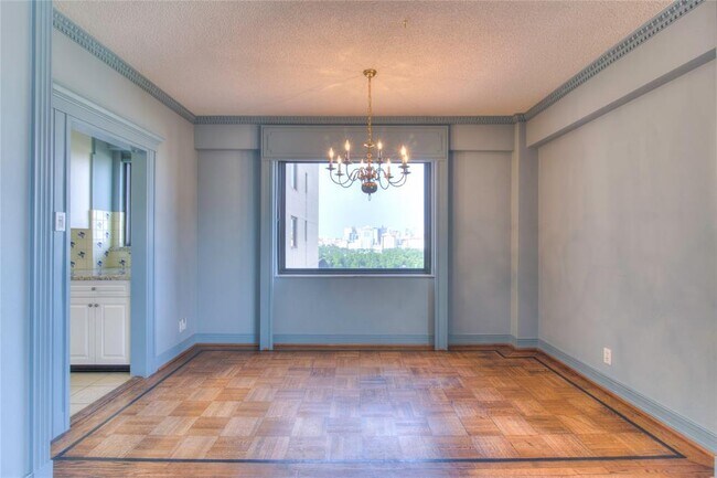 Building Photo - 1400 Hermann Dr