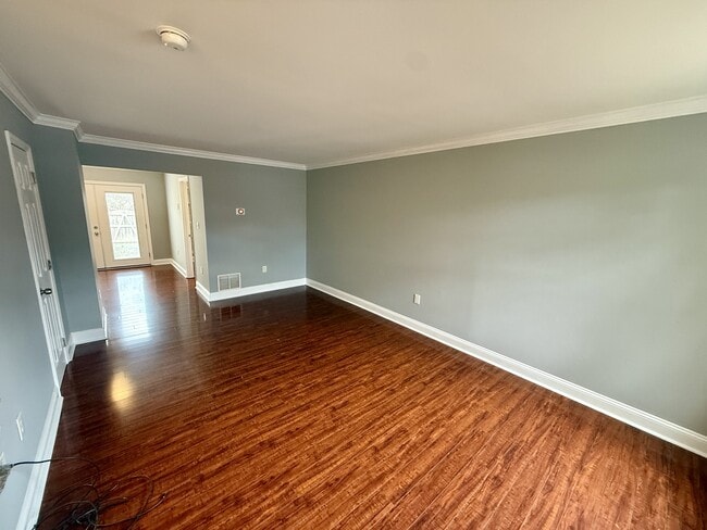 Building Photo - 568 Lancaster Pl