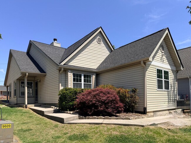 Foto del edificio - 405 Amberly Dr