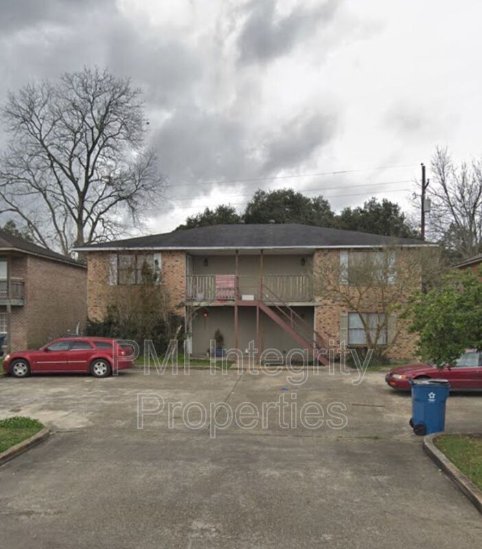 Primary Photo - 110 Vieux Orleans Cir