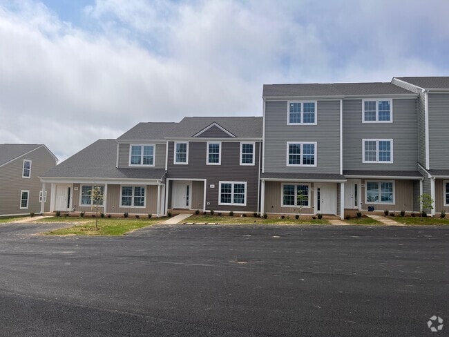 Building Photo - 375-395 Skylar Dr